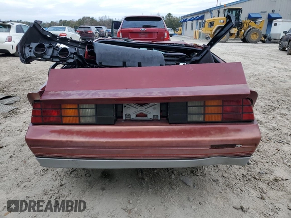 1987 Chevrolet Camaro z VIN 1G1FP21H2HN131699, wystawiony jako Copart lot #87860445 z przebiegiem 86 117 mil mil oraz Szkoda całkowita • Salvage title. Historia ofert i sprzedaży dostępna na DreamBid. Obrazek 6.