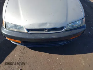 1996 Honda Accord LX with VIN 1HGCD5639TA032042, listed as a IAAI auction lot 41508186 with Not Provided miles and . Bid and sale history available at carsss.com. Image 10.