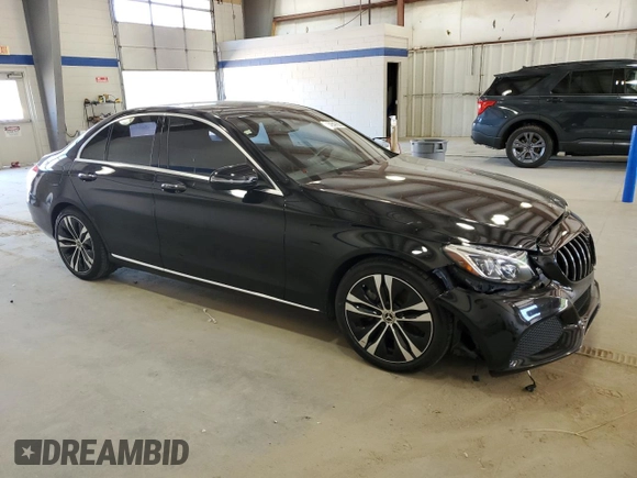 2018 Mercedes-Benz C 300 z VIN 55SWF4JB5JU262727, wystawiony jako Copart lot #57547835 z przebiegiem 80 786 mil mil oraz Szkoda całkowita • Salvage title. Historia ofert i sprzedaży dostępna na DreamBid. Obrazek 4.