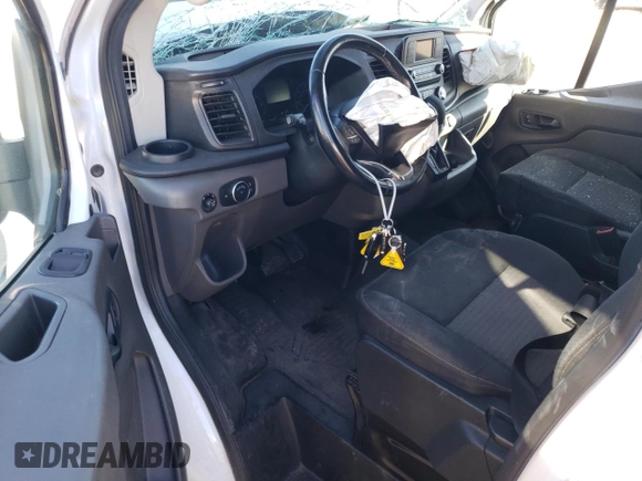 2020 Ford Transit Cargo z VIN 1FTBR1Y84LKB13862, wystawiony jako Copart lot #76937393 z przebiegiem 95 412 mil mil oraz Czysty tytuł • Clean title. Historia ofert i sprzedaży dostępna na DreamBid. Obrazek 8.