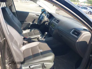 2014 Volkswagen Jetta SE with VIN 3VWD17AJ0EM393384, listed as a IAAI auction lot 42661590 with 118,385 mi miles and . Bid and sale history available at DreamBid. Image 5.