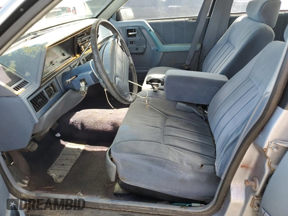1996 Oldsmobile Cutlass Ciera 1SA VX5 z VIN 1G3AJ55M3T6326130, wystawiony jako Copart lot #73877264 z przebiegiem 74 073 mil mil oraz Szkody całkowita. Historia ofert i sprzedaży dostępna na DreamBid. Obrazek 7.