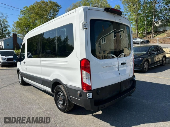 2019 Ford Transit Passenger XL z VIN 1FBAX2CM7KKA60959, wystawiony jako Copart lot #56836625 z przebiegiem 281 088 mil mil oraz Tytuł czysty. Historia ofert i sprzedaży dostępna na DreamBid. Obrazek 2.
