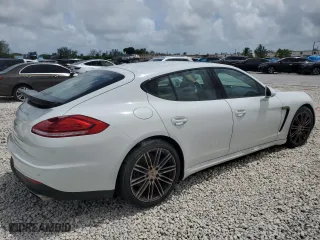 2016 Porsche Panamera 4 with VIN WP0AA2A75GL002991, listed as a Copart auction lot 69493904 with 39,554 mi miles and Salvage Title. Bid and sale history available at carsss.com. Image 3.
