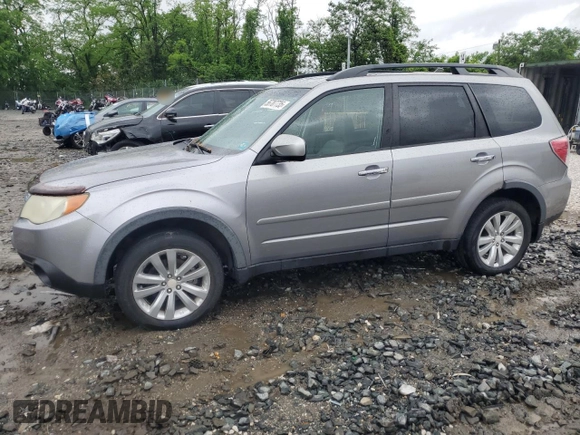 2011 Subaru Forester X Limited z VIN JF2SHAECXBH740090, wystawiony jako Copart lot #56787735 z przebiegiem 158 096 mil mil oraz Czysty tytuł • Clean title. Historia ofert i sprzedaży dostępna na DreamBid. Obrazek 1.
