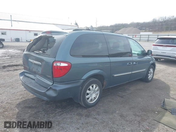 2005 Chrysler Town & Country Touring with VIN 2C4GP54LX5R202644, listed as a IAAI auction lot 41864996 with 161,645 mi miles. Bid and sale history available at carsss.com. Image 4.