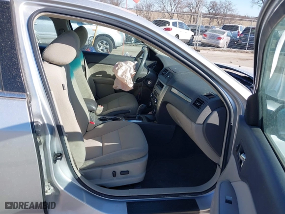 2011 Ford Fusion Hybrid with VIN 3FADP0L38BR302907, listed as a IAAI auction lot 41805491 with 197,453 mi miles. Bid and sale history available at carsss.com. Image 5.