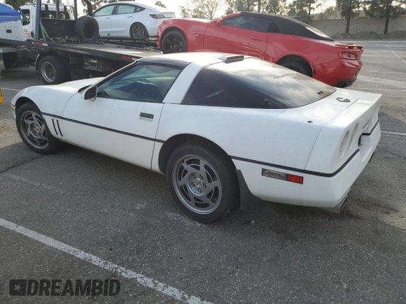 1990 Chevrolet Corvette z VIN 1G1YY2382L5120018, wystawiony jako Copart lot #46445825 z przebiegiem Nie podano mil oraz Czysty tytuł • Clean title. Historia ofert i sprzedaży dostępna na DreamBid. Obrazek 2.