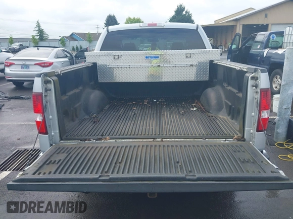 2007 Ford F-150 XLT z VIN 1FTPW12557KC34709, wystawiony jako IAAI lot #42140299 z przebiegiem 59 424 mil mil oraz . Historia ofert i sprzedaży dostępna na DreamBid. Obrazek 18.