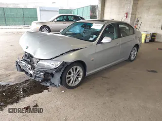 2011 BMW 3 Series 328i xDrive z VIN WBAPK7C55BA819217, wystawiony jako IAAI lot #41994555 z przebiegiem 204 559 mil mil oraz . Historia ofert i sprzedaży dostępna na DreamBid. Obrazek 18.