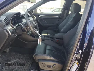2023 Audi Q3 S line Premium z VIN WA1DECF38P1131083, wystawiony jako Copart lot #49589125 z przebiegiem 29 648 mil mil oraz Szkody całkowita. Historia ofert i sprzedaży dostępna na DreamBid. Obrazek 7.