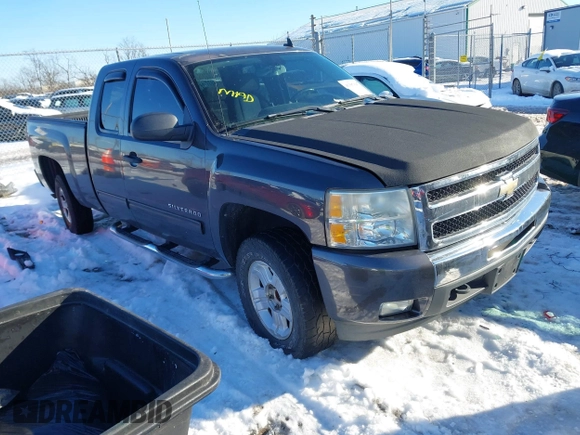 2010 Chevrolet Silverado 1500 LT with VIN 1GCSCSE00AZ153124, listed as a IAAI auction lot 41307647 with 174,991 mi miles and . Bid and sale history available at DreamBid. Image 1.