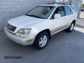 2000 Lexus RX 300 with VIN JT6HF10UXY0159914, listed as a Copart auction lot 82822194 with 220,515 mi miles and Clean Title. Bid and sale history available at carsss.com. Image 2.