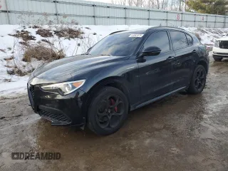 2023 Alfa Romeo Stelvio Ti z VIN ZASPAKBN9P7D57170, wystawiony jako Copart lot #43062075 z przebiegiem 35 783 mil mil oraz Szkody całkowita. Historia ofert i sprzedaży dostępna na DreamBid. Obrazek 1.