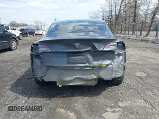 2022 Tesla Model 3 Long Range z VIN 5YJ3E1EB2NF203477, wystawiony jako IAAI lot #42037932 z przebiegiem 56 509 mil mil oraz . Historia ofert i sprzedaży dostępna na DreamBid. Obrazek 16.