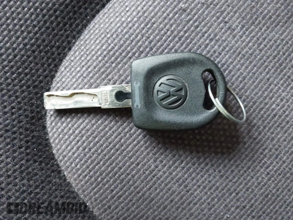 2003 Volkswagen Beetle GLS z VIN 3VWCK21C93M421676, wystawiony jako IAAI lot #42212863 z przebiegiem 115 134 mil mil oraz . Historia ofert i sprzedaży dostępna na DreamBid. Obrazek 11.