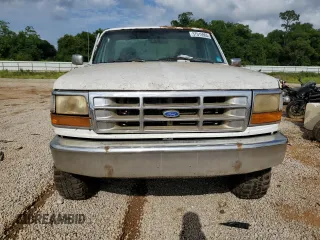 1997 Ford F-250 z VIN 3FTHF26H5VMA18931, wystawiony jako Copart lot #57015965 z przebiegiem 244 027 mil mil oraz Czysty tytuł • Clean title. Historia ofert i sprzedaży dostępna na DreamBid. Obrazek 5.