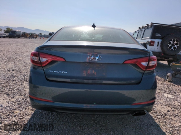 2015 Hyundai Sonata SE z VIN 5NPE24AFXFH219263, wystawiony jako Copart lot #59393765 z przebiegiem 67 556 mil mil oraz Szkoda całkowita • Salvage title. Historia ofert i sprzedaży dostępna na DreamBid. Obrazek 6.