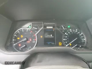 2023 Toyota Tundra SR z VIN 5TFKB5DB2PX073626, wystawiony jako Copart lot #71671243 z przebiegiem 1 188 mil mil oraz . Historia ofert i sprzedaży dostępna na DreamBid. Obrazek 9.