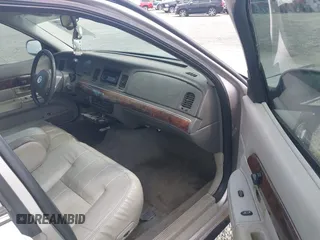 2004 Mercury Grand Marquis LS Premium z VIN 2MHFM75W84X658355, wystawiony jako IAAI lot #42166597 z przebiegiem 214 858 mil mil oraz . Historia ofert i sprzedaży dostępna na DreamBid. Obrazek 5.