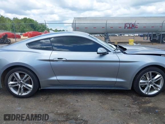 2021 Ford Mustang EcoBoost z VIN 1FA6P8TH1M5121107, wystawiony jako IAAI lot #42204097 z przebiegiem 51 542 mil mil oraz . Historia ofert i sprzedaży dostępna na DreamBid. Obrazek 13.