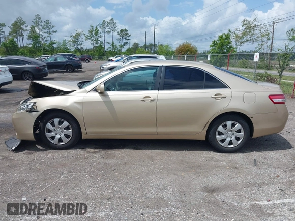 2011 Toyota Camry LE with VIN 4T1BF3EK4BU138375, listed as a IAAI auction lot 41995885 with 186,115 mi miles. Bid and sale history available at carsss.com. Image 14.