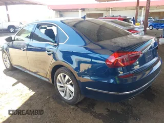2018 Volkswagen Passat SE z VIN 1VWBA7A3XJC042079, wystawiony jako IAAI lot #42110143 z przebiegiem 74 161 mil mil oraz . Historia ofert i sprzedaży dostępna na DreamBid. Obrazek 3.