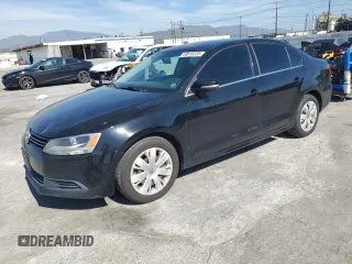 2013 Volkswagen Jetta SE z VIN 3VWDP7AJ8DM412583, wystawiony jako Copart lot #49810235 z przebiegiem 180 595 mil mil oraz Czysty tytuł • Clean title. Historia ofert i sprzedaży dostępna na DreamBid. Obrazek 1.
