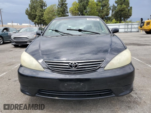 2006 Toyota Camry LE z VIN 4T1BF32K56U621741, wystawiony jako Copart lot #59577595 z przebiegiem 189 155 mil mil oraz Czysty tytuł • Clean title. Historia ofert i sprzedaży dostępna na DreamBid. Obrazek 5.