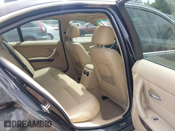 2008 BMW 3 Series 335i z VIN WBAVB77518NH78042, wystawiony jako IAAI lot #42267735 z przebiegiem Nie podano mil oraz . Historia ofert i sprzedaży dostępna na DreamBid. Obrazek 8.