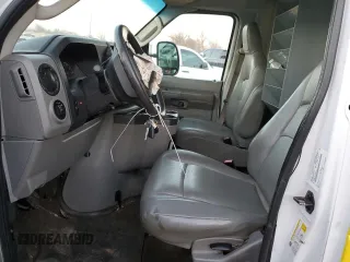 2016 Ford Econoline Commercial z VIN 1FDWE3FL7GDC36478, wystawiony jako Copart lot #86727284 z przebiegiem Nie podano mil oraz Szkoda całkowita • Salvage title. Historia ofert i sprzedaży dostępna na DreamBid. Obrazek 7.