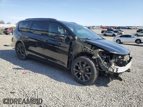 2020 Chrysler Pacifica Touring with VIN 2C4RC1FG1LR242086, listed as a Copart auction lot 50824185 with 105,779 mi miles and Salvage title. Bid and sale history available at DreamBid. Image 4.