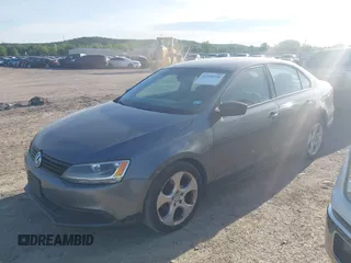 2012 Volkswagen Jetta S с VIN 3VW2K7AJ3CM335903, выставлен на аукционе IAAI как лот 42248250 с пробегом 142 826 миль миль и . История ставок и продаж доступна на DreamBid. Изображение 2.