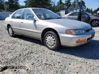 1996 Honda Accord EX with VIN 1HGCD5668TA091433, listed as a Copart auction lot 59375654 with 317,499 mi miles and Clean Title. Bid and sale history available at DreamBid. Image 4.