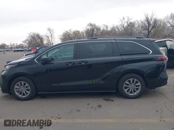2022 Toyota Sienna LE z VIN 5TDKSKFC1NS042455, wystawiony jako IAAI lot #41921094 z przebiegiem 84 810 mil mil oraz . Historia ofert i sprzedaży dostępna na DreamBid. Obrazek 14.