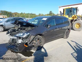2018 Chrysler Pacifica Touring Plus with VIN 2C4RC1FG3JR204503, listed as a IAAI auction lot 40524612 with 83,186 mi miles. Bid and sale history available at carsss.com. Image 18.
