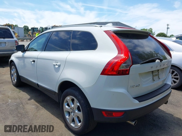 2013 Volvo XC60 3.2L z VIN YV4952DL7D2429586, wystawiony jako IAAI lot #42299502 z przebiegiem 101 249 mil mil oraz . Historia ofert i sprzedaży dostępna na DreamBid. Obrazek 3.