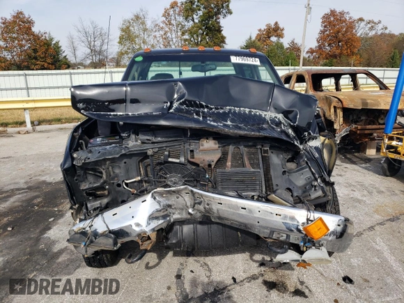 2000 Chevrolet Silverado 3500 z VIN 1GCHK33J5YF400969, wystawiony jako Copart lot #87955445 z przebiegiem 114 683 mil mil oraz Szkody całkowita. Historia ofert i sprzedaży dostępna na DreamBid. Obrazek 5.