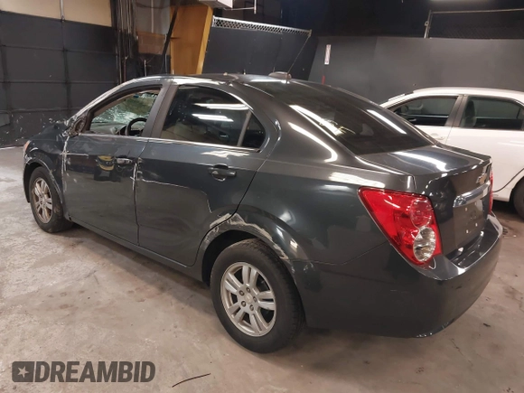 2015 Chevrolet Sonic LT z VIN 1G1JC5SH2F4197954, wystawiony jako IAAI lot #42365998 z przebiegiem 112 381 mil mil oraz . Historia ofert i sprzedaży dostępna na DreamBid. Obrazek 3.