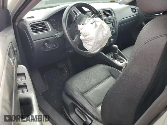 2011 Volkswagen Jetta SE z VIN 3VWDZ7AJXBM110445, wystawiony jako Copart lot #86899864 z przebiegiem Nie podano mil oraz Nie do naprawy • Non repairable. Historia ofert i sprzedaży dostępna na DreamBid. Obrazek 7.
