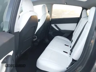 2021 Tesla Model Y Standard Range z VIN 5YJYGDED4MF121963, wystawiony jako IAAI lot #41490477 z przebiegiem 41 941 mil mil oraz . Historia ofert i sprzedaży dostępna na DreamBid. Obrazek 8.