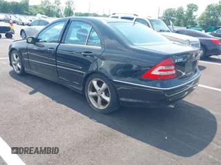 2005 Mercedes-Benz C 230 Kompressor z VIN WDBRF40J25F672960, wystawiony jako IAAI lot #42400873 z przebiegiem Nie podano mil oraz . Historia ofert i sprzedaży dostępna na DreamBid. Obrazek 3.