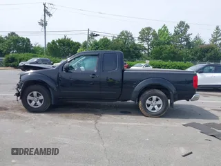 2013 Nissan Frontier SV z VIN 1N6AD0CW1DN754989, wystawiony jako IAAI lot #42277147 z przebiegiem 126 953 mil mil oraz . Historia ofert i sprzedaży dostępna na DreamBid. Obrazek 14.