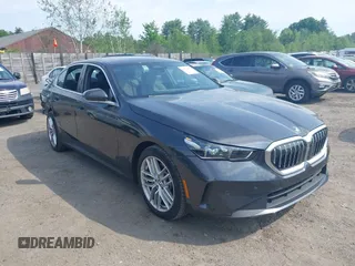 2024 BMW 5 Series 530i z VIN WBA43FJ03RCS39433, wystawiony jako IAAI lot #42396985 z przebiegiem 2 327 mil mil oraz . Historia ofert i sprzedaży dostępna na DreamBid. Obrazek 1.