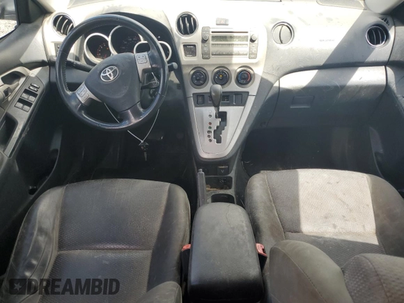 2009 Toyota Matrix S z VIN 2T1LE40E49C004413, wystawiony jako Copart lot #57530165 z przebiegiem 293 564 mil mil oraz Czysty tytuł • Clean title. Historia ofert i sprzedaży dostępna na DreamBid. Obrazek 8.