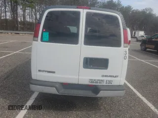 2001 Chevrolet Express with VIN 1GAGG25R611184636, listed as a IAAI auction lot 42201725 with 55,031 mi miles. Bid and sale history available at carsss.com. Image 37.