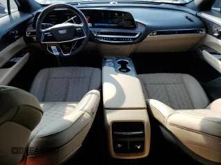 2024 Cadillac LYRIQ Luxury z VIN 1GYKPSRK6RZ121087, wystawiony jako Copart lot #83309844 z przebiegiem 3038 mil mil oraz Szkody całkowita. Historia ofert i sprzedaży dostępna na DreamBid. Obrazek 8.