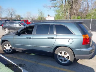 2006 Chrysler Pacifica Touring z VIN 2A4GM68476R725696, wystawiony jako IAAI lot #42003764 z przebiegiem Nie podano mil oraz . Historia ofert i sprzedaży dostępna na DreamBid. Obrazek 14.