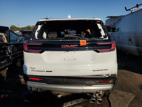 2024 GMC Acadia AWD Elevation z VIN 1GKENNKS8RJ173974, wystawiony jako Copart lot #75293634 z przebiegiem Nie podano mil oraz Nie do naprawy. Historia ofert i sprzedaży dostępna na DreamBid. Obrazek 6.