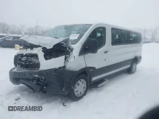 2019 Ford Transit Passenger XL z VIN 1FBZX2ZM4KKB53934, wystawiony jako IAAI lot #41260226 z przebiegiem 153 409 mil mil oraz . Historia ofert i sprzedaży dostępna na DreamBid. Obrazek 18.
